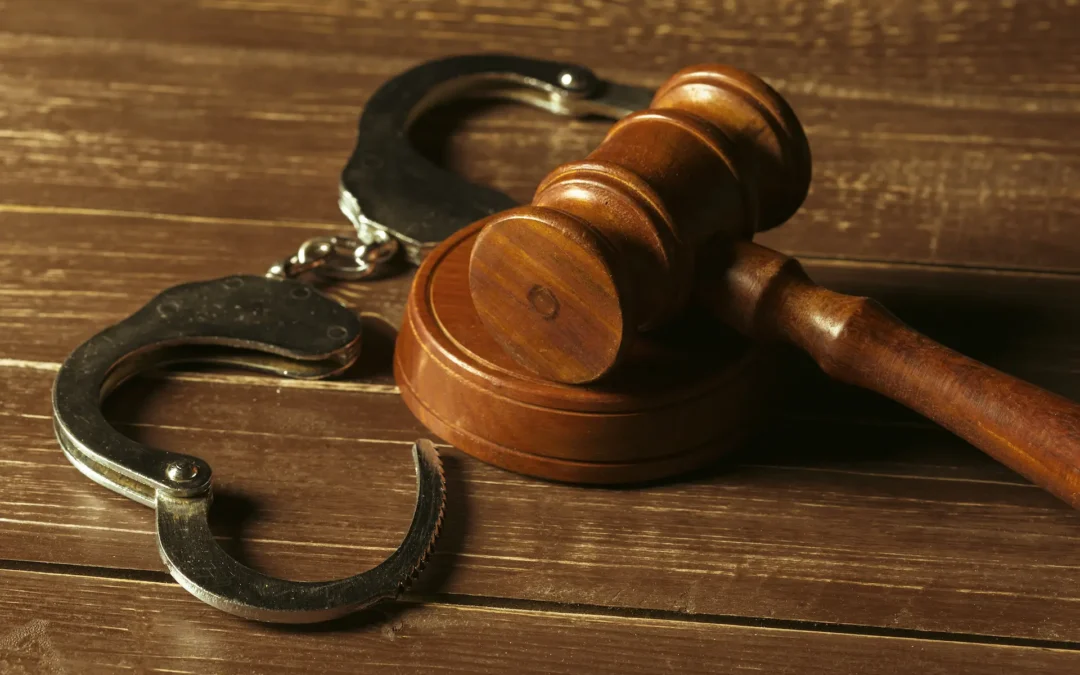 A importância da defesa criminal: protegendo os direitos dos acusados e buscando justiça